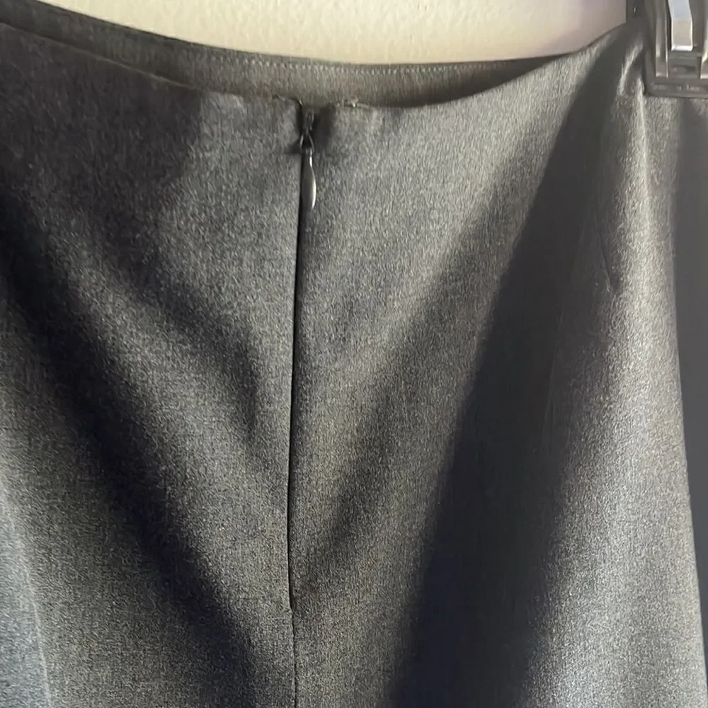 EXCELLENT CONDITION WOMEN’S 10 MICHAEL MICHAEL KORS GRAY BLAZER AND SKIRT SET